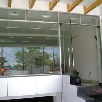 mẫu cửa kính nhà ống